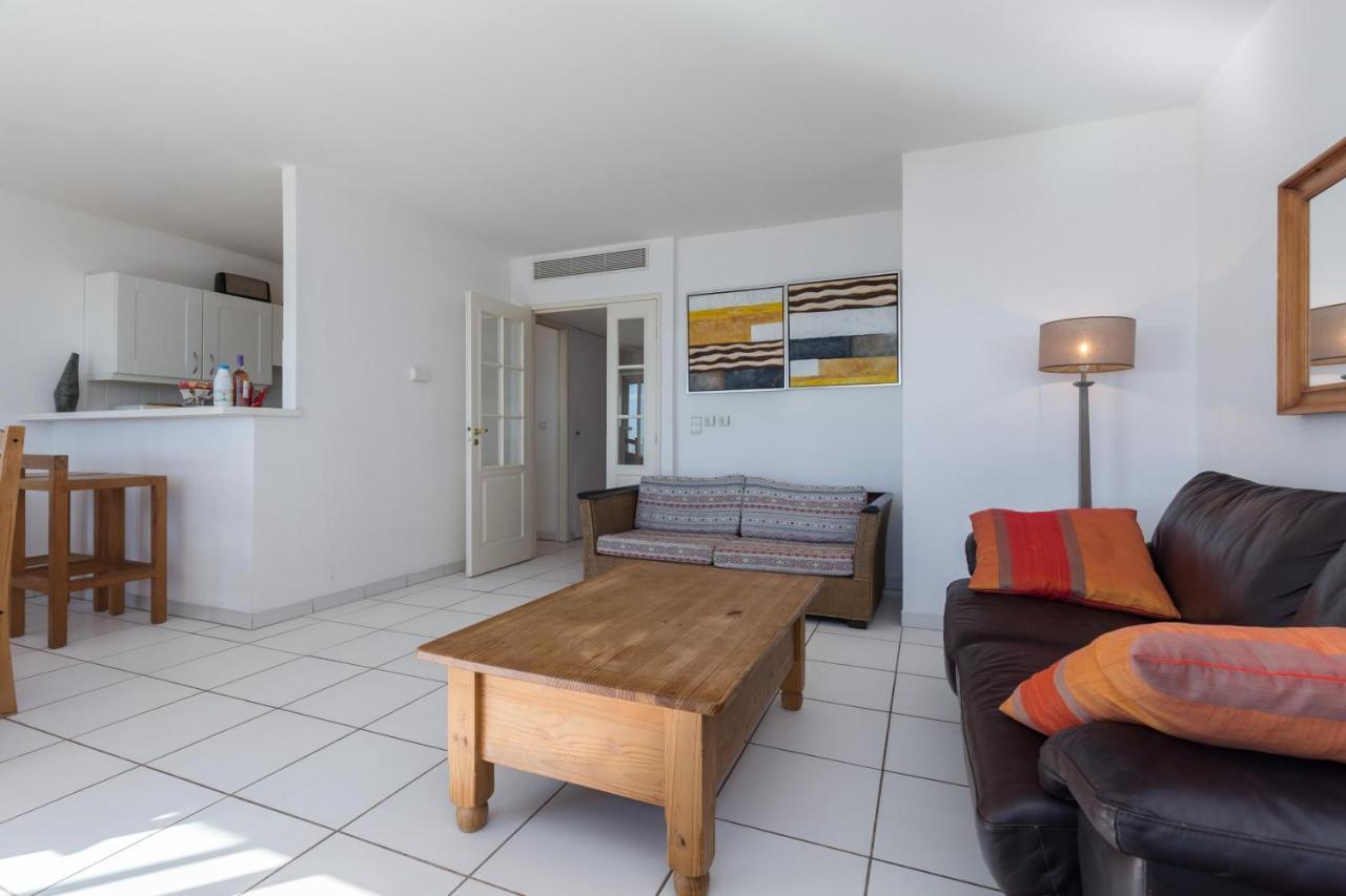 Bright Two Bedroomed Apartment On The Beach In Cannes With Huge Terrace With Fabulous Sea Views - 2001 מראה חיצוני תמונה