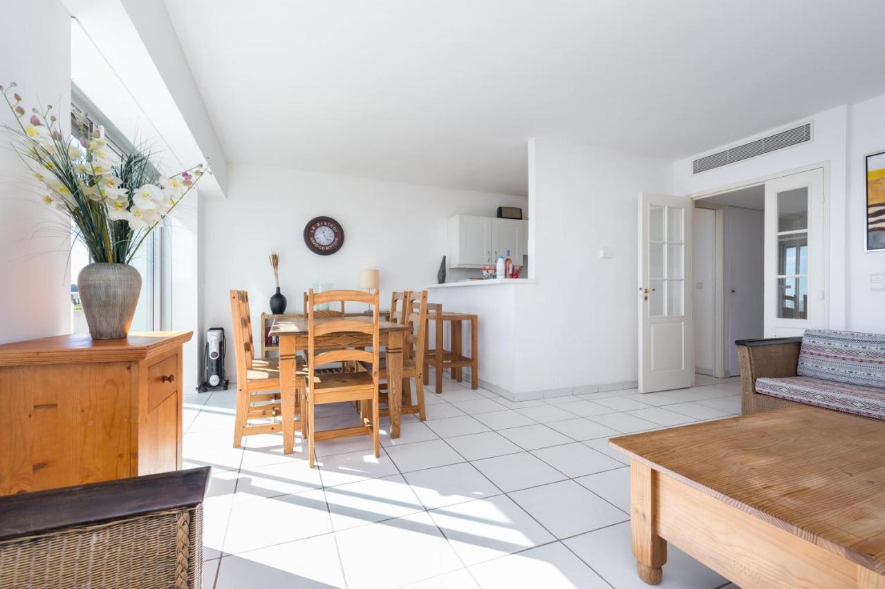 Bright Two Bedroomed Apartment On The Beach In Cannes With Huge Terrace With Fabulous Sea Views - 2001 מראה חיצוני תמונה