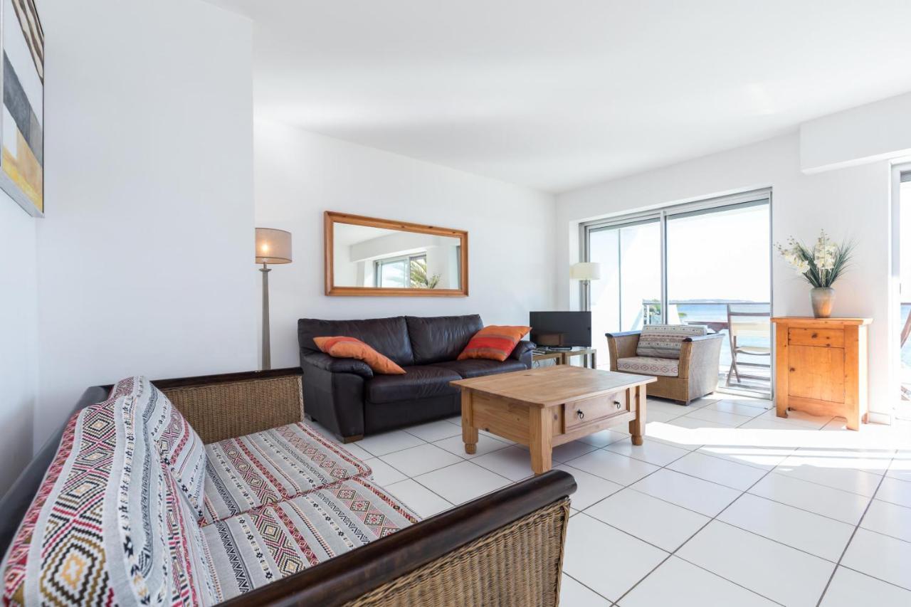Bright Two Bedroomed Apartment On The Beach In Cannes With Huge Terrace With Fabulous Sea Views - 2001 מראה חיצוני תמונה