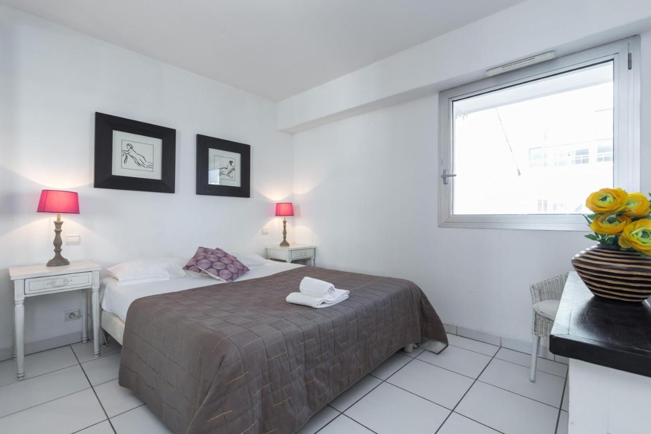 Bright Two Bedroomed Apartment On The Beach In Cannes With Huge Terrace With Fabulous Sea Views - 2001 מראה חיצוני תמונה