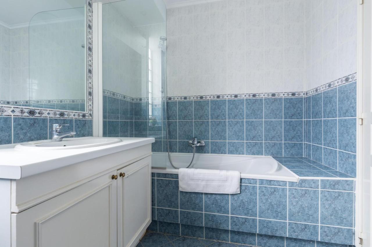 Bright Two Bedroomed Apartment On The Beach In Cannes With Huge Terrace With Fabulous Sea Views - 2001 מראה חיצוני תמונה